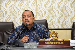 Jokowi Teken Perpres Dana Abadi Pesantren, Fraksi PDI Perjuangan Sumenep Siap Kawal