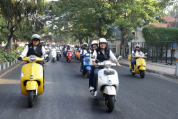 HUT Ke-62 Bank Jatim, Walikota Eri Cahyadi Sunmori Bersama Komunitas Vespa