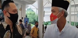 Sengaja atau Tidak? AHY Bertemu Ganjar usai Shalat Jumat