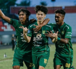 Kalahkan Persik, Persebaya Geser Arema