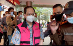 Kejagung Sita Dua Mobil BMW Milik Teddy Tjokro