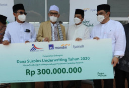 AXA Mandiri Syariah Salurkan Dana Bangun Perpustakaan