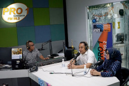 Hari Radio ke-78, Wali Kota Eri Cahyadi dan Ketua TP PKK Surabaya Jadi Presenter