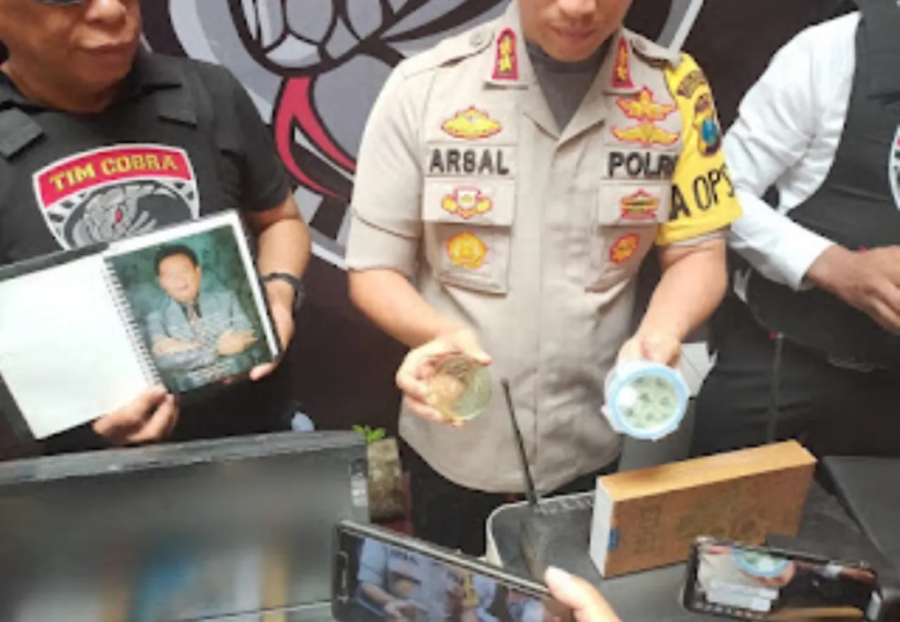 Rumah Bos Qnet Digeledah, Tim Cobra Temukan Barang Bukti di Bawah Pohon Sawo