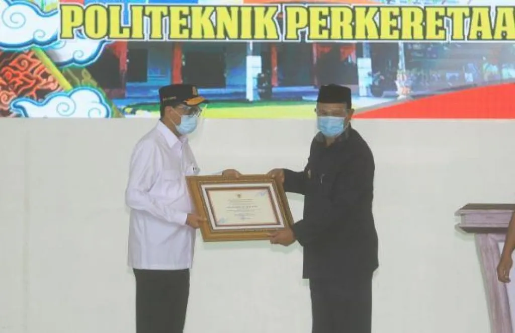 Walikota Madiun Raih Penghargaan dari Menteri Perhubungan
