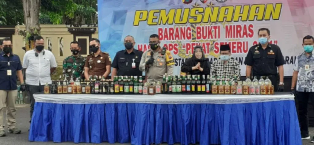Musnahkan Ribuan Botol Miras, Polrestabes Surabaya Tekan Angka Kriminalitas