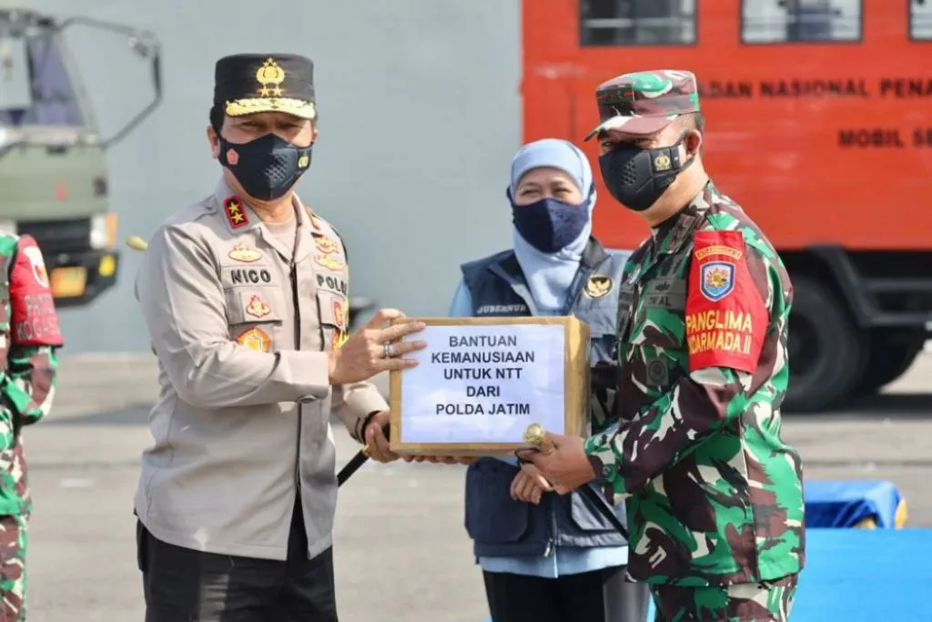 Pelepasan KRI Tanjung Kambani-971 untuk Penanggulangan Bencana NTT