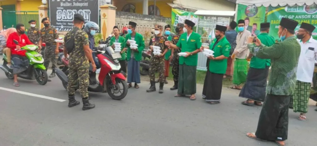 Launching Bagi Takjil 1 Bulan Penuh, PAC GP Ansor Palang Semangat untuk Bangkit