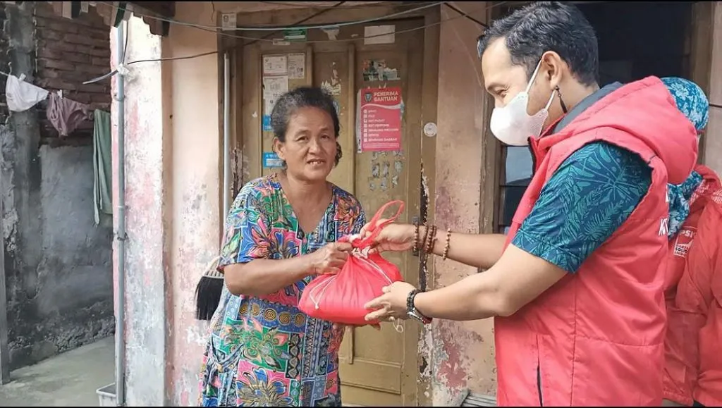 PSI Kota Madiun Bagikan Sembako ke Masyarakat