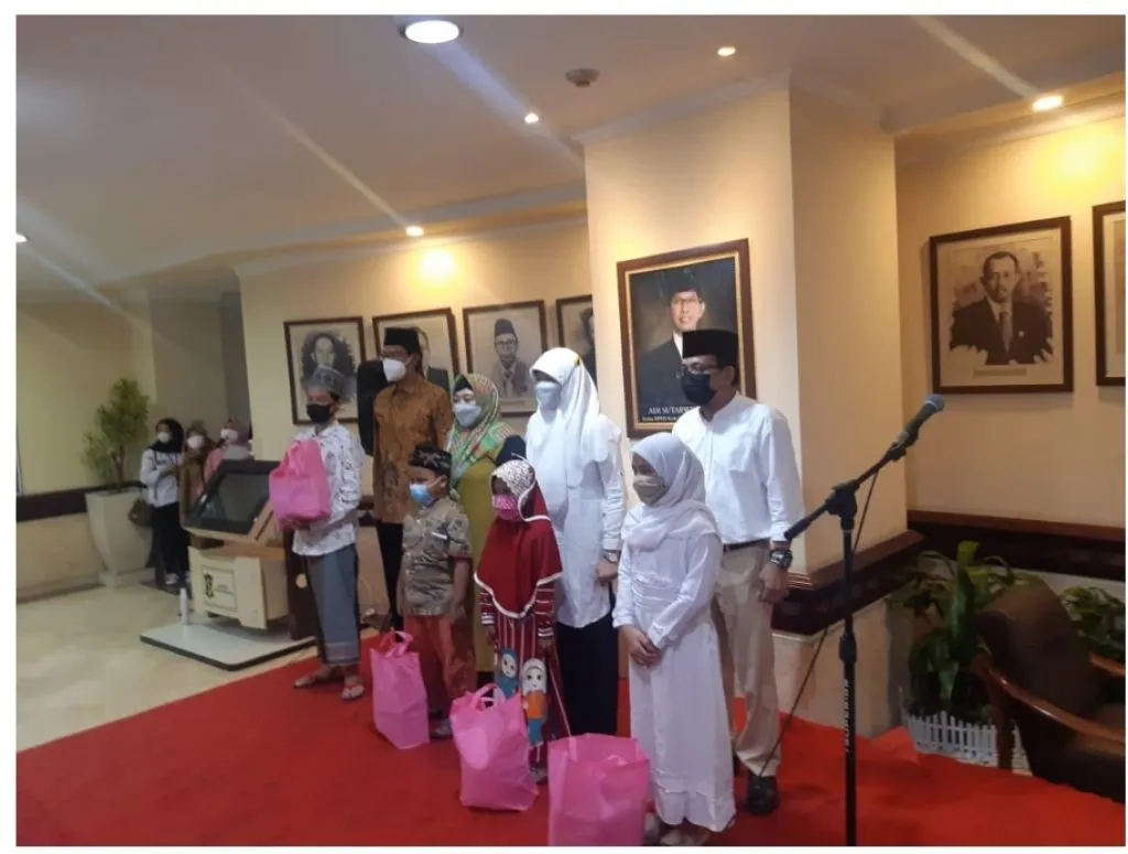 Buka Puasa Bersama Anak Yatim, DPRD Surabaya Ajak Doakan Awak KRI Nanggala 402