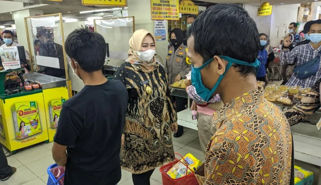 Ingatkan Prokes, Wabup Ponorogo Blusukan Ke Supermarket