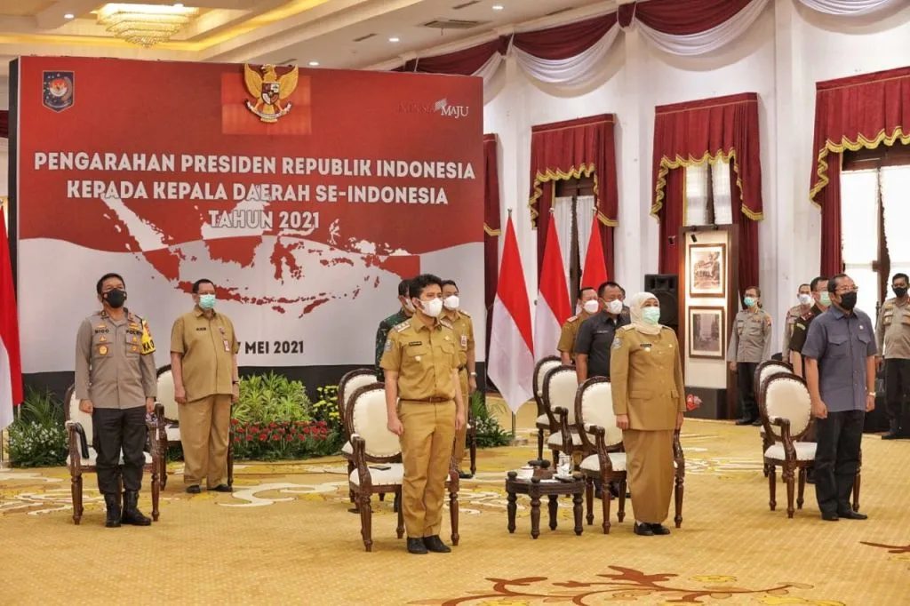 Forkopimda Jatim Ikuti Zoom Meeting bersama Jokowi di Grahadi