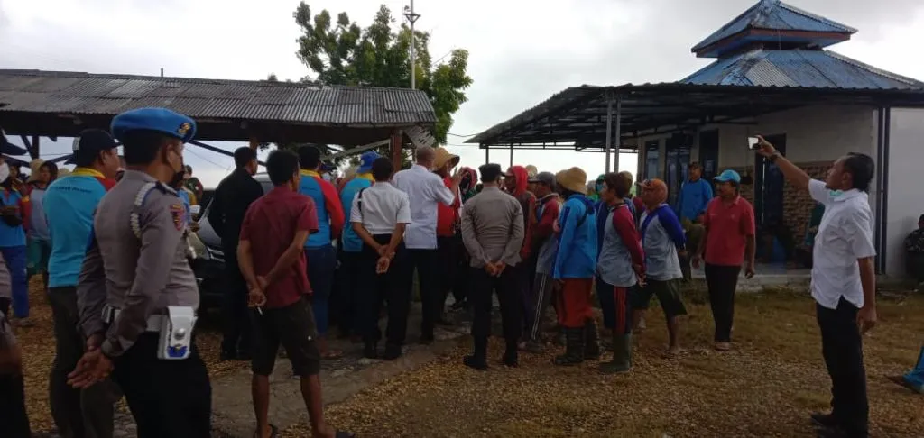 Puluhan Buruh di Sumenep Demo Kantor PT. Garam