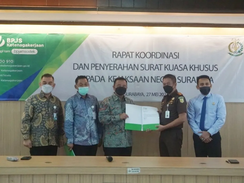 BPJS Ketenagakerjaan Surabaya Darmo Serahkan SKK kepada Kejaksaan