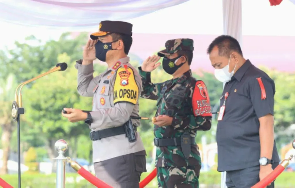 Forkopimda Jatim Apel Gelar Pasukan Ops Ketupat Semeru 2021