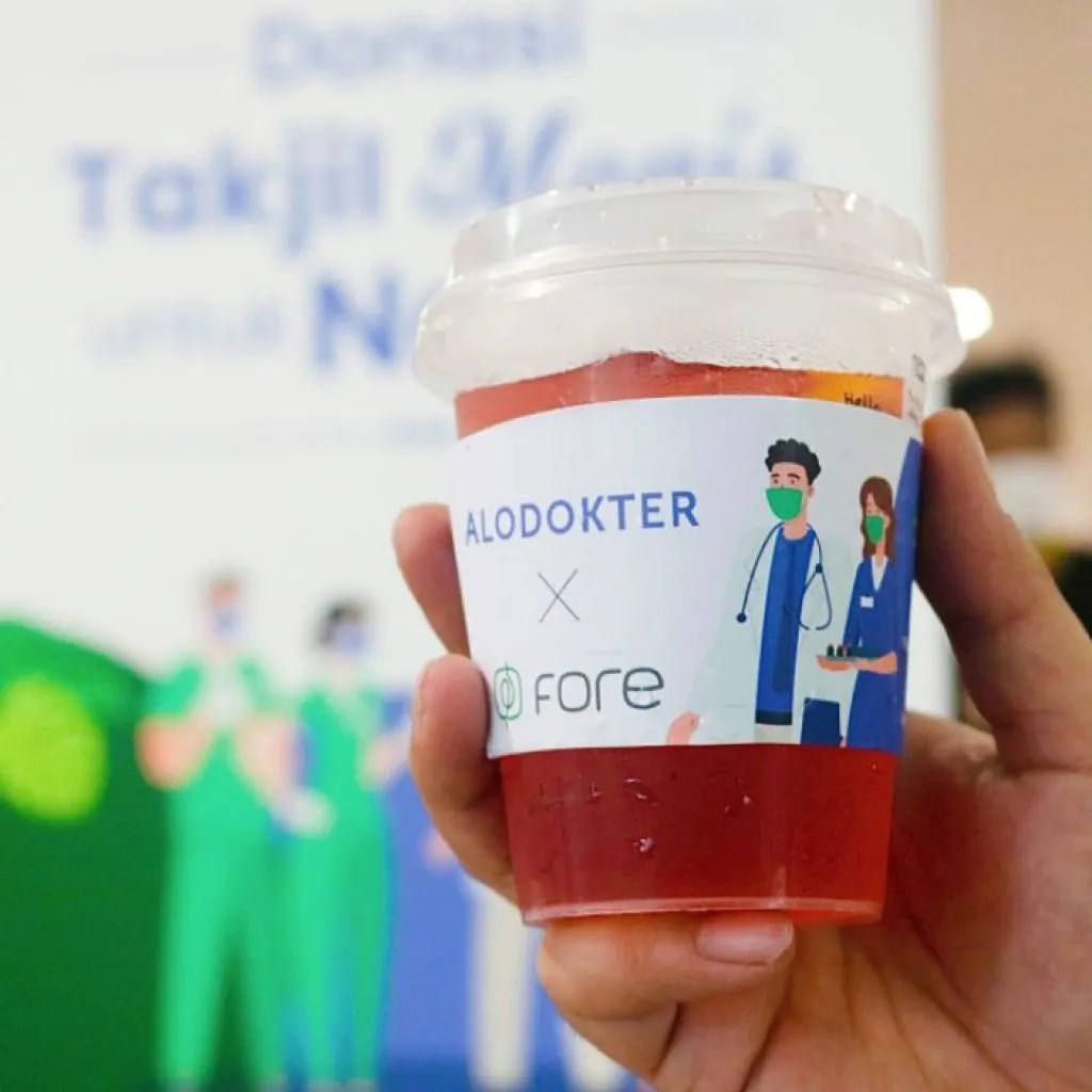 Alodokter bersama Fore Coffee Bagikan 1.000 Minuman untuk Takjil