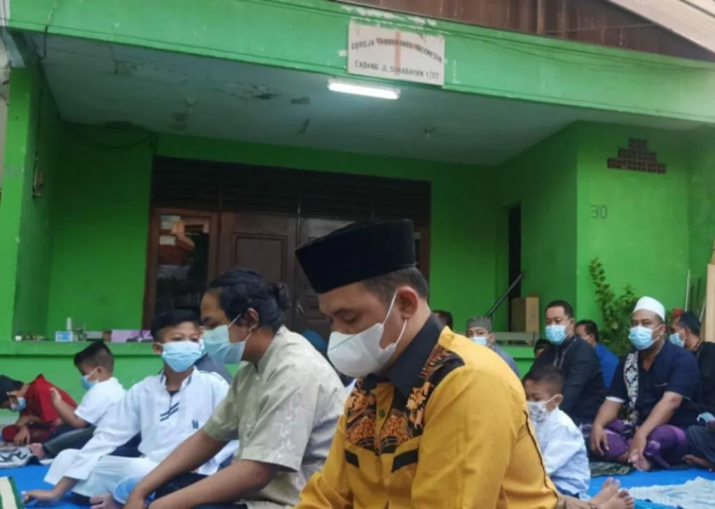 Rasa Toleransi dan Saling Menghargai, Sholat Ied Digelar di Halaman Gereja