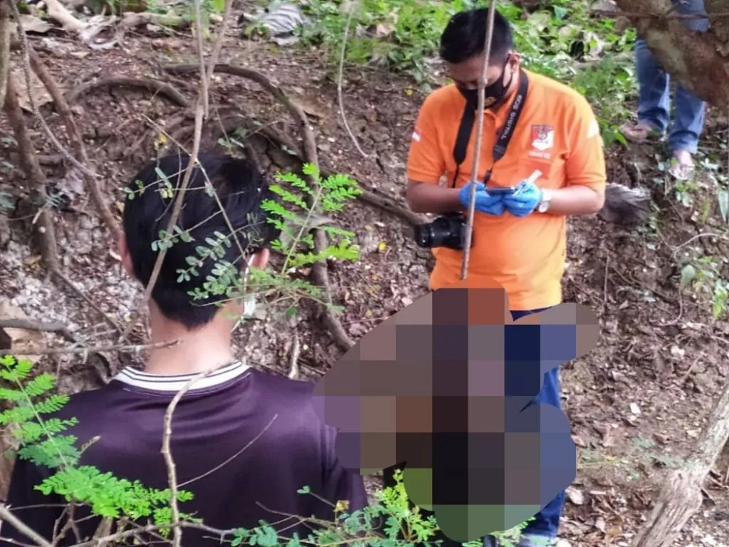 Warga Ngimbang Temukan Mayat Tergantung di Hutan Sumberejo Widang