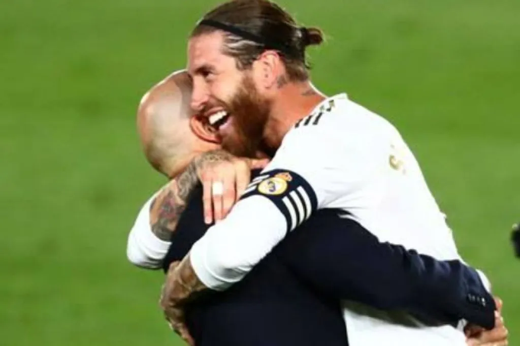 Salam Perpisahan, Ramos Peluk Erat Zidane