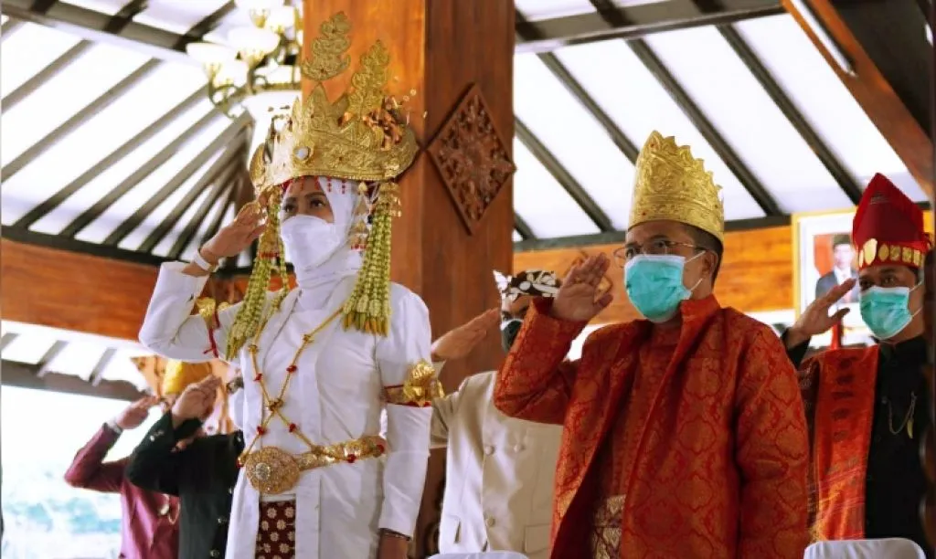 Pakai Baju Adat Lampung, Walikota Batu Peringati Hari Lahir Pancasila