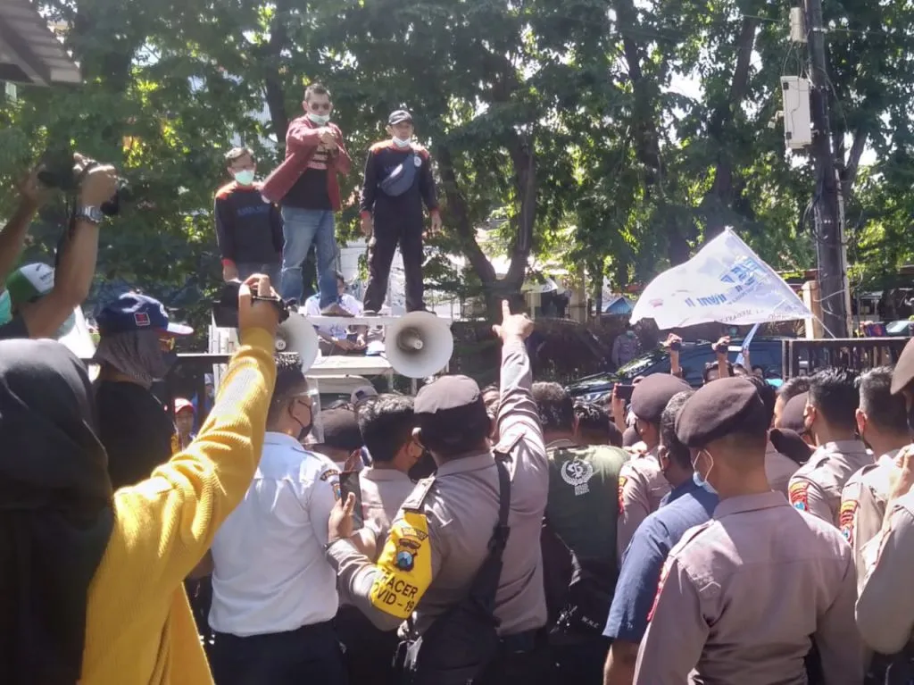 BPJS Kesehatan Surabaya Didemo Ratusan Pekerja