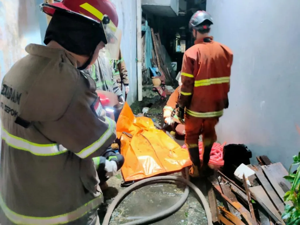 Satu Rumah Terbakar di Depok, Seorang Wanita Lansia Tewas