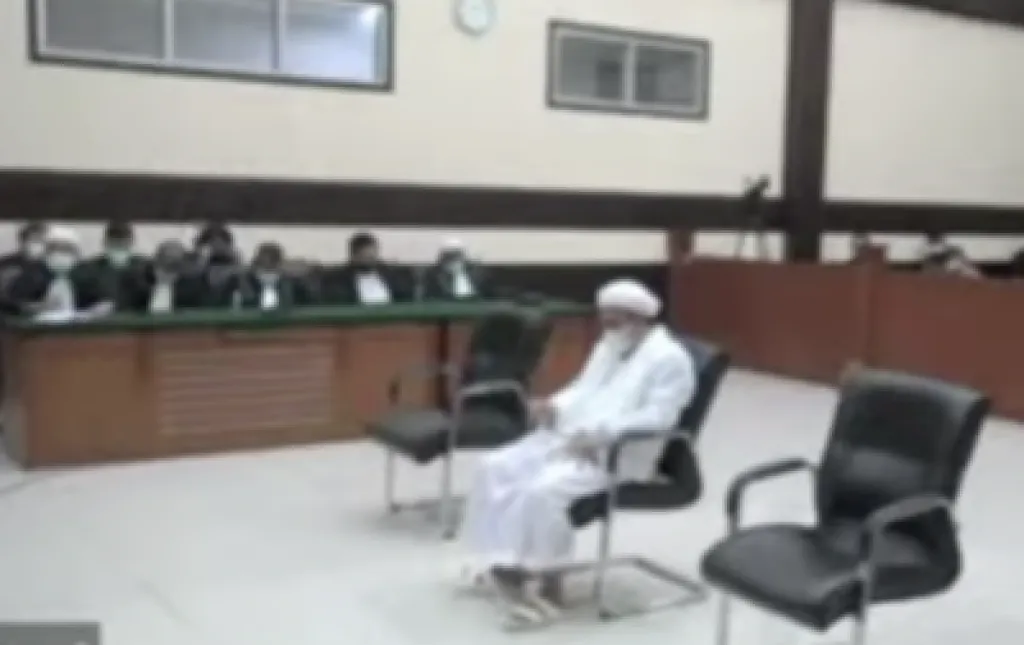 Divonis 4 Tahun Penjara, Habib Rizieq Tolak Minta Ampun ke Jokowi