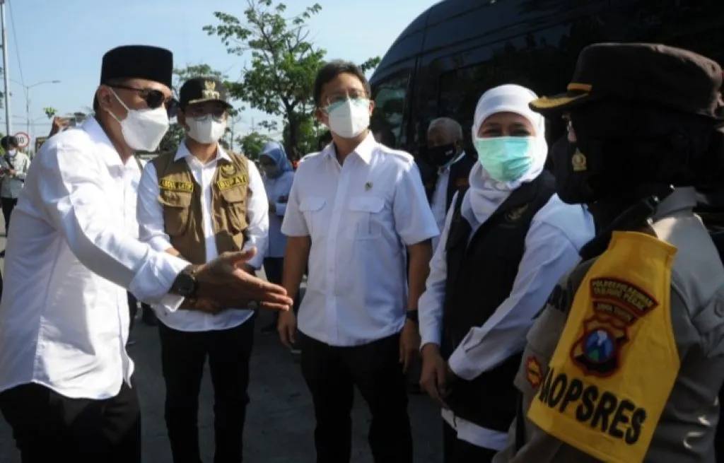 Menkes Kunjungi Penyekatan di Suramadu