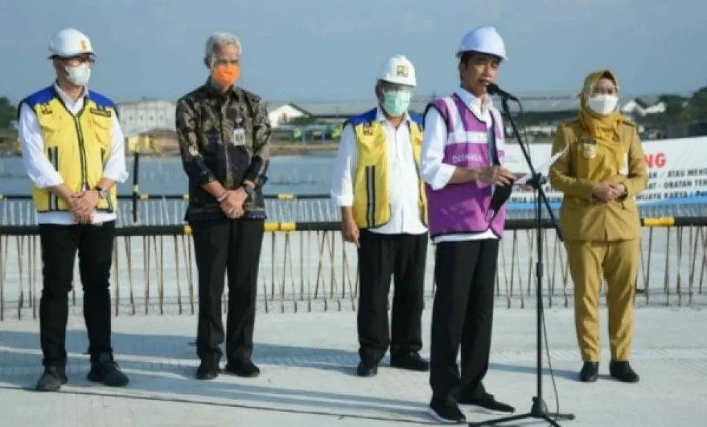 Tinjau Tol Semarang-Demak Seksi 2, Jokowi: Dukung Pertumbuhan Pusat Ekonomi Baru di Jatenf