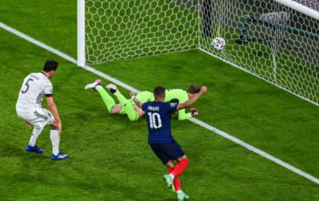 Gol Bunuh Diri Matt Hummels Taklukkan Jerman