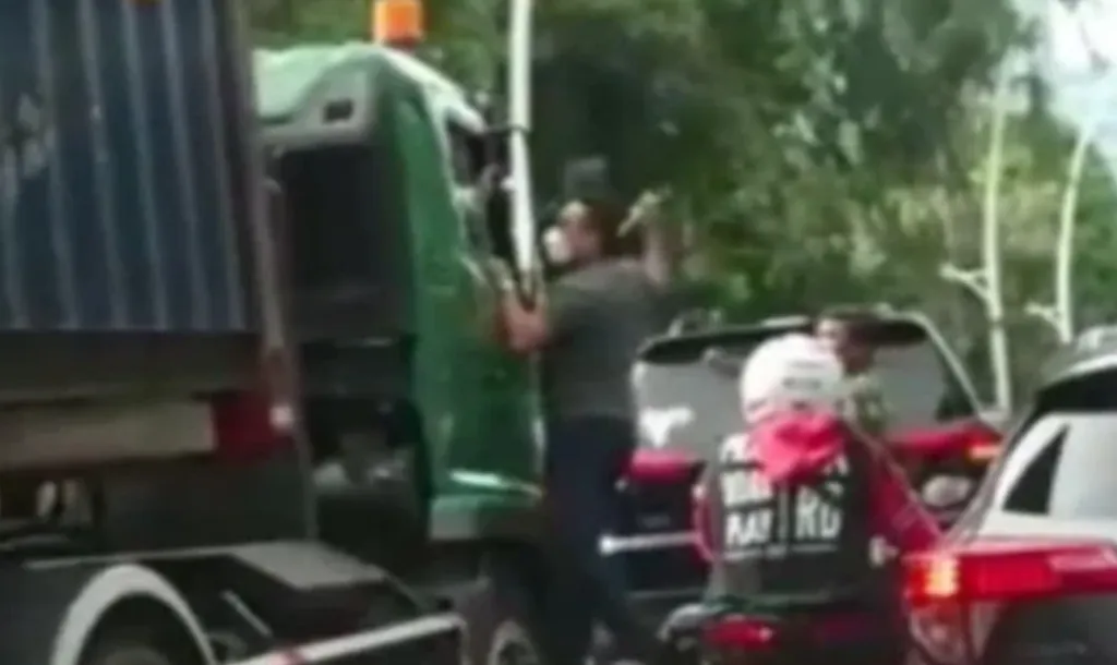 Pengemudi Pajero yang Aniaya Sopir dan Pecahkan Kaca Truk, ternyata Murni Sipil