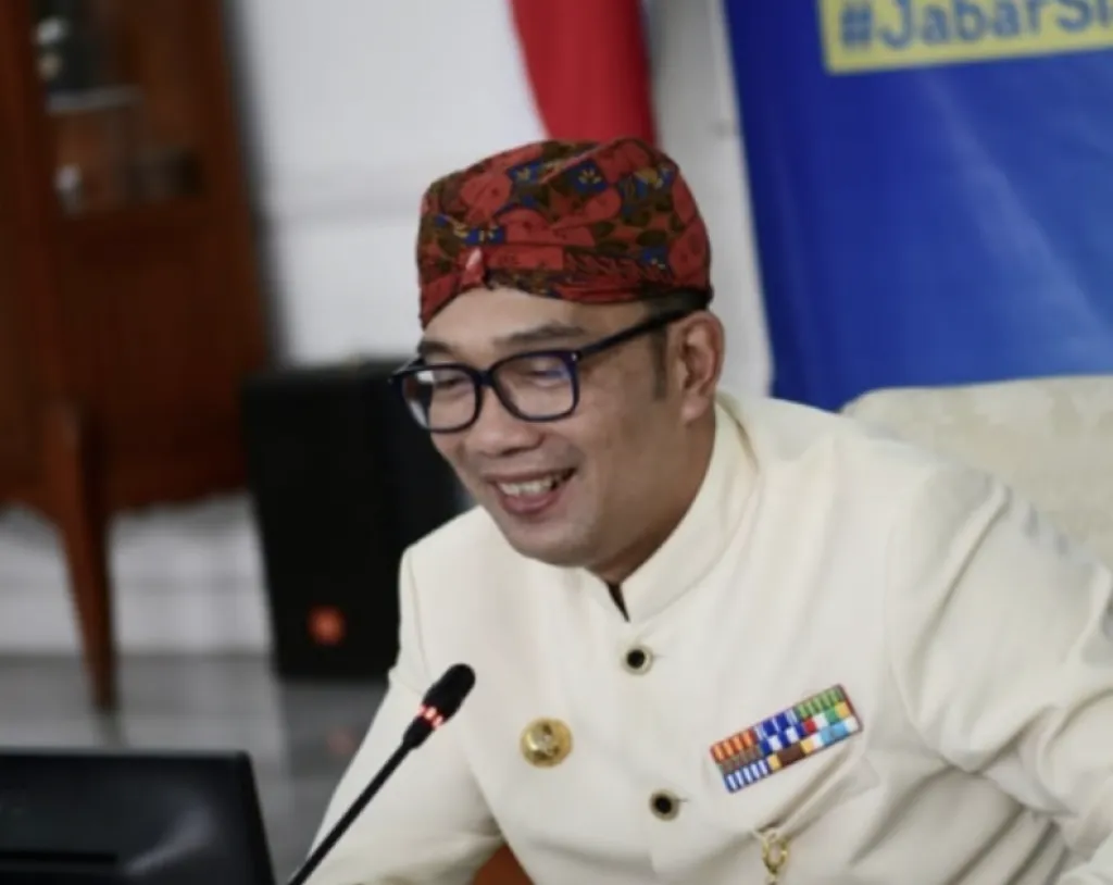 Hadiahi Lansia Ayam Usai Divaksin, Ridwan Kamil Apresiasi Aparat Kreatif