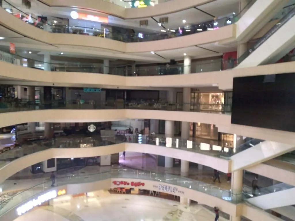 Tunjungan Plaza Surabaya Lengang, Sunyi, Kosong Melompong