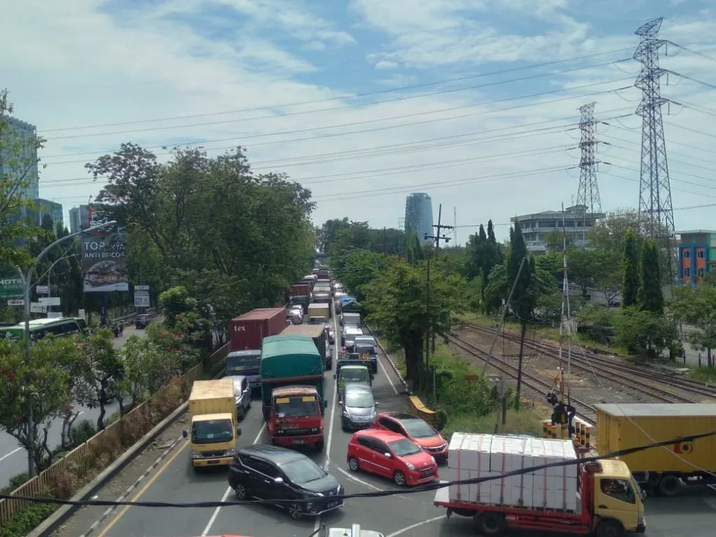 Bundaran Waru Lengang, Brigjen Katamso Padat