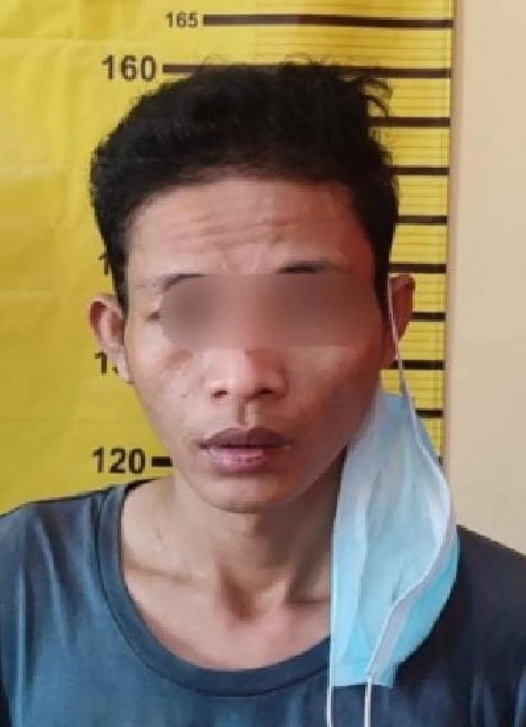 Polisi Amankan Copet di Kerumunan Vaksinasi di Gelora 10 November Surabaya