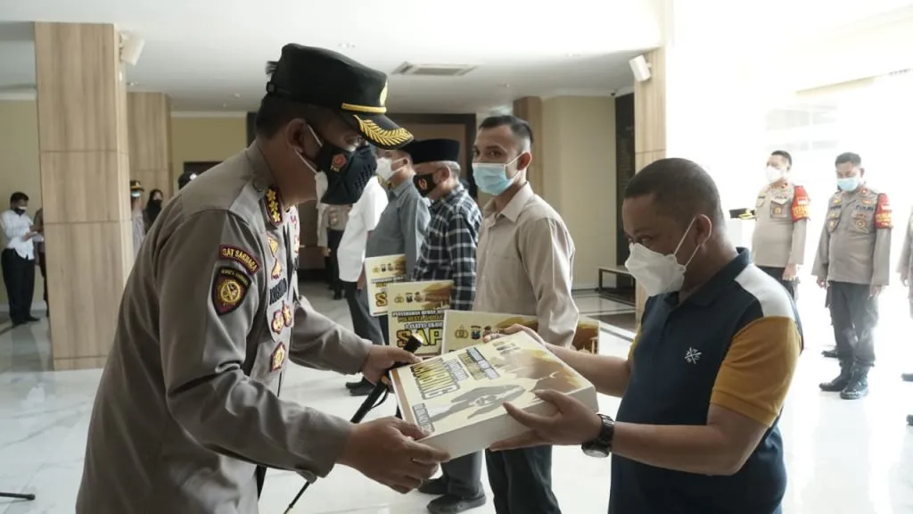 Polresta Sidoarjo Sembelih Hewan Qurban di RPH, Penyaluran Daging Door to Door
