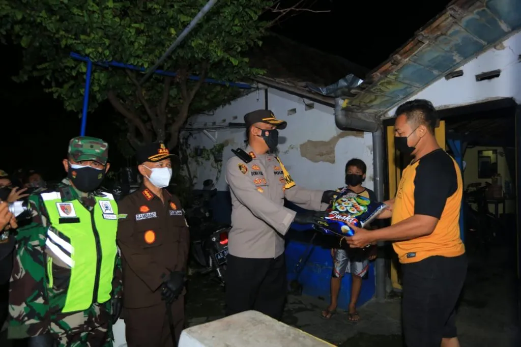Kapolres Madiun Kota bersama Forkopimda Patroli Skala Besar dan Bagi Sembako