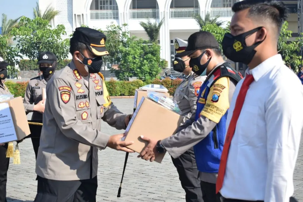 Kapolresta Sidoarjo Bekali Paket Kesehatan bagi Anggota dan ASN
