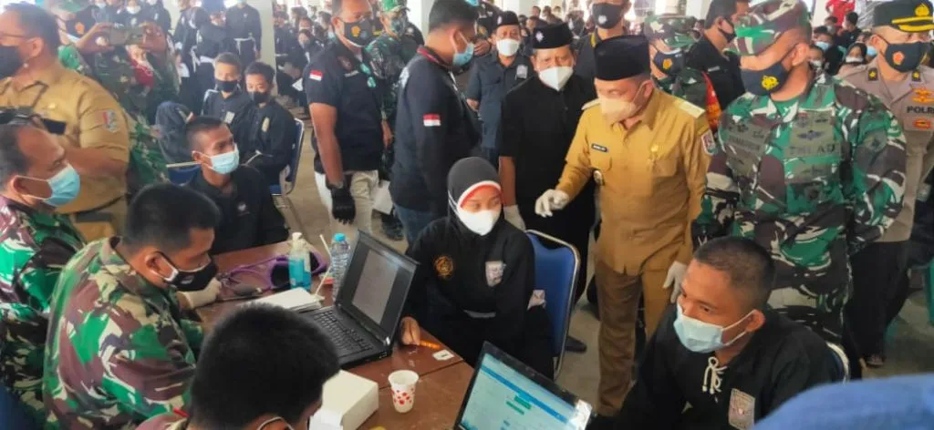 Dandim 0811 Gandeng PSHT Tuban Gelar Vaksinasi di Padepokan