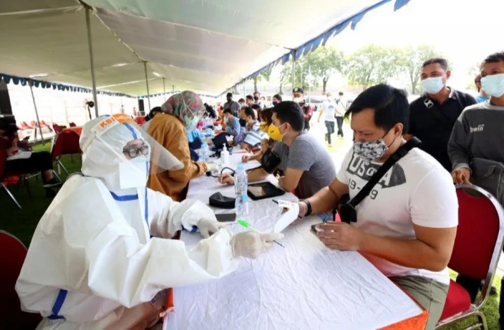 Gelar Vaksinasi di G10N, Pemkot Surabaya Target 50 Ribu Suntikan per Hari