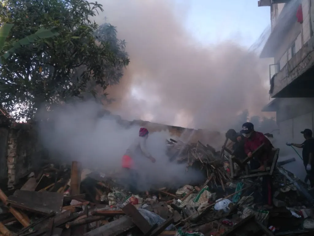 Material Proyek Bangunan di Tuban Terbakar, Kerugian Mencapai Rp 5 Juta Lebih
