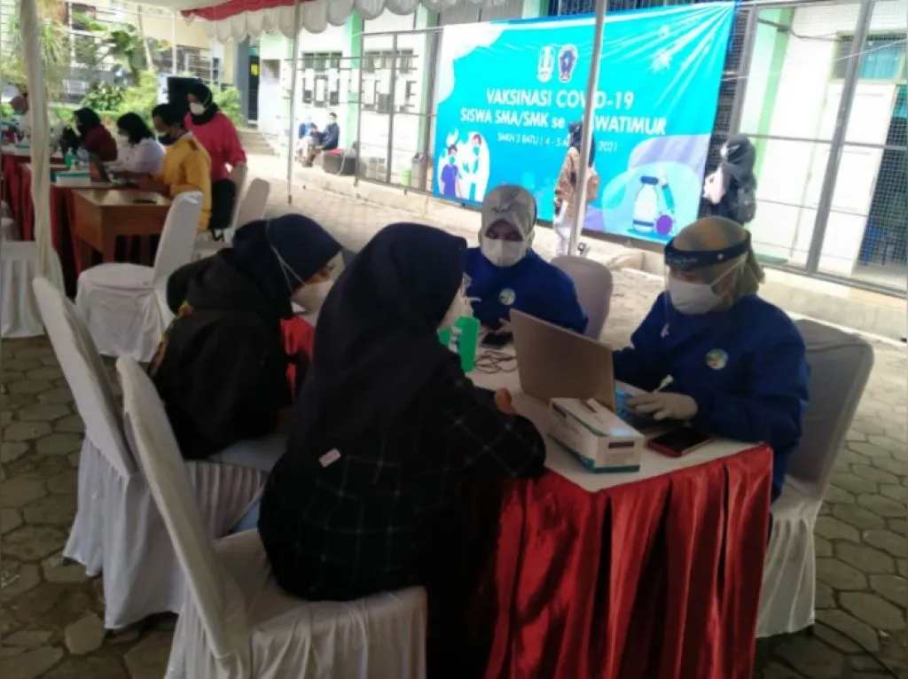 Terpusat di SMKN 3 Kota Batu, 1020 Pelajar Jalani Vaksinasi Massal