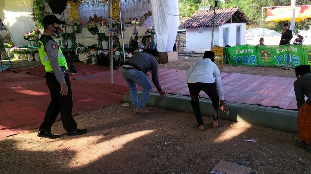 Polres Sumenep Bubarkan Pesta Pernikahan di Dua Lokasi