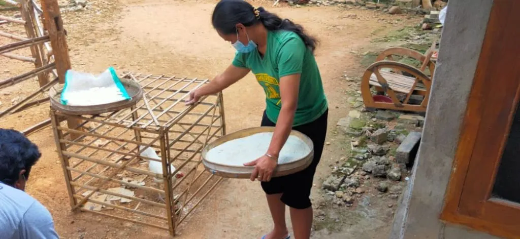 Tak Layak Konsumsi, Beras Bantuan dari Kemensos di Tuban Digunakan untuk Makanan Ayam