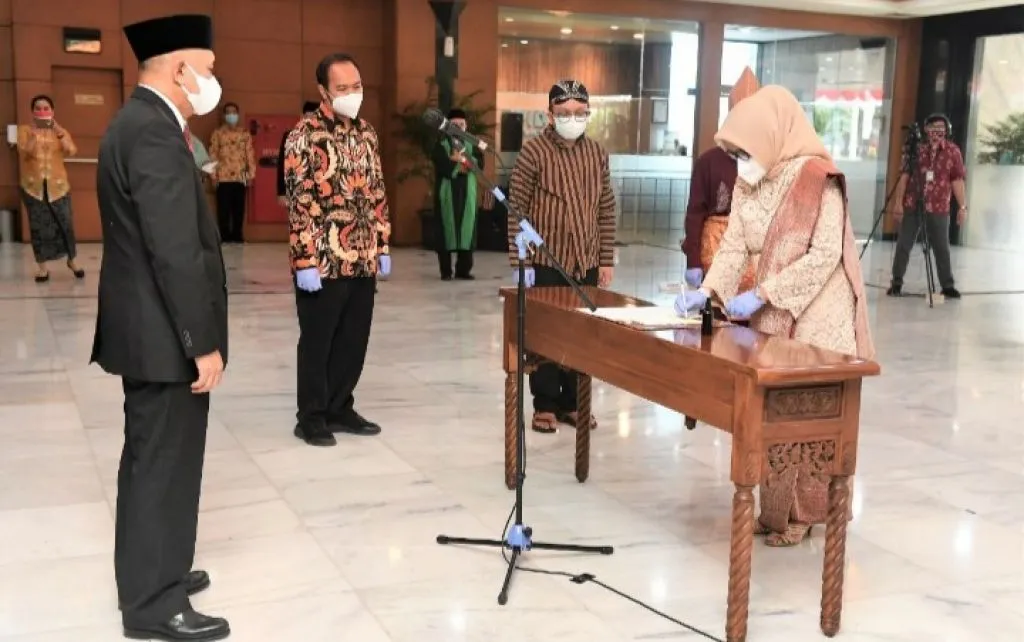 Menkop UKM Lantik Deputi Kewirausahaan