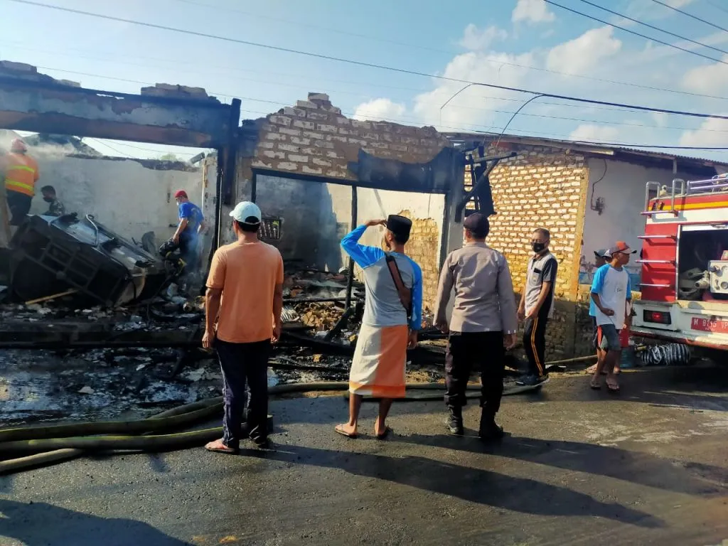 Pom Mini di Sumenep Terbakar, Satu Orang Dilarikan ke Rumah Sakit