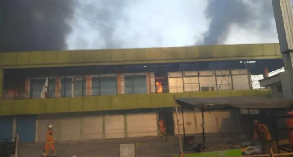 Pasar Kembang Surabaya Hangus Terbakar Sore Ini
