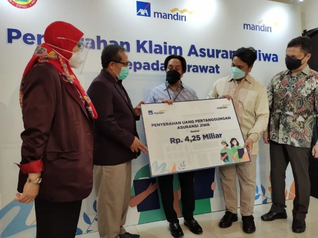 AXA Mandiri Serahkan Klaim Rp4,25 M pada Perawat Indonesia
