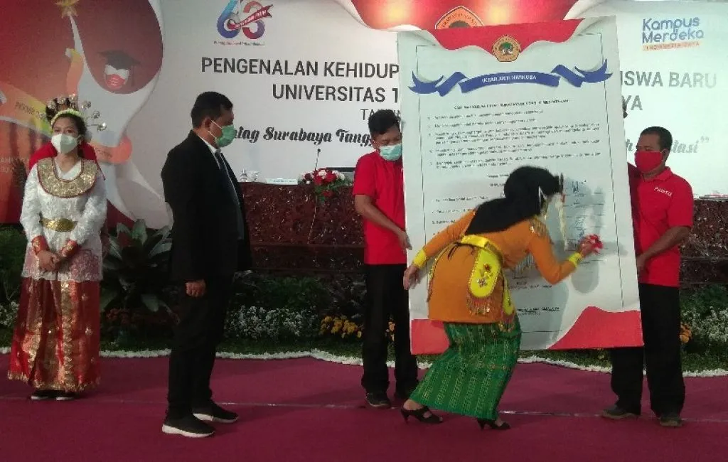 Prof. Nug Pamer Prestasi Didepan 3.143 Mahasiswa Baru