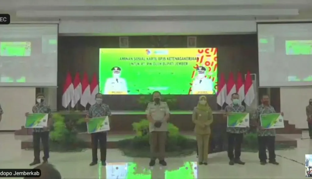 Pemkab Jember Pionir Perlindungan Jamsostek Ketua RT-RW